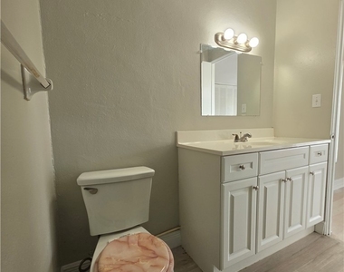 1830 Maravilla Avenue - Photo Thumbnail 19