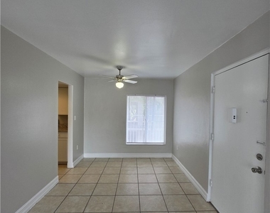 1830 Maravilla Avenue - Photo Thumbnail 13