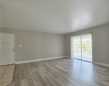 1830 Maravilla Avenue - Photo Thumbnail 8