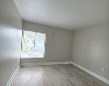 1830 Maravilla Avenue - Photo Thumbnail 15
