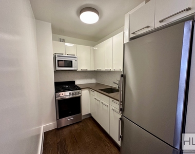 East 63 Street - Photo Thumbnail 7