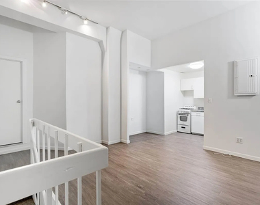 33 Gold Street - Photo Thumbnail 9