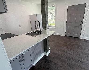 217 Oakland Avenue - Photo Thumbnail 4
