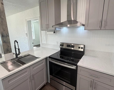 217 Oakland Avenue - Photo Thumbnail 5