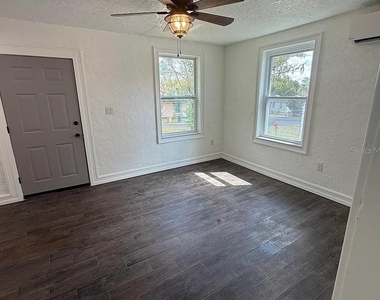 217 Oakland Avenue - Photo Thumbnail 2