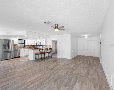 562 Johns Pass Avenue - Photo Thumbnail 17