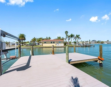 562 Johns Pass Avenue - Photo Thumbnail 6