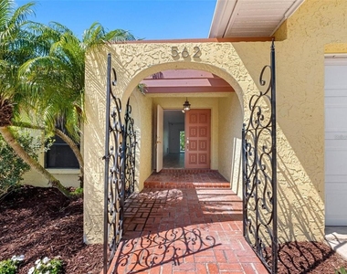 562 Johns Pass Avenue - Photo Thumbnail 8