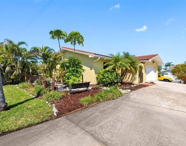 562 Johns Pass Avenue - Photo Thumbnail 11