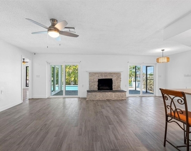 562 Johns Pass Avenue - Photo Thumbnail 16