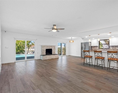562 Johns Pass Avenue - Photo Thumbnail 14