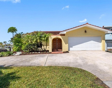 562 Johns Pass Avenue - Photo Thumbnail 10
