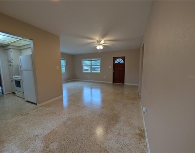 208 Oakwood Drive - Photo Thumbnail 5