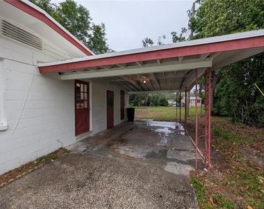 208 Oakwood Drive - Photo Thumbnail 2