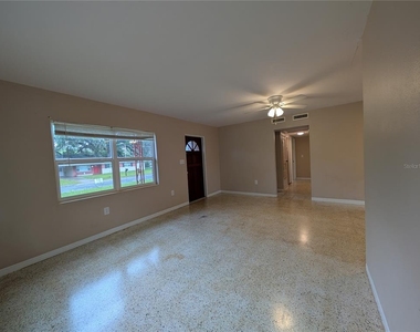 208 Oakwood Drive - Photo Thumbnail 6