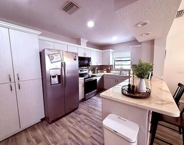 7218 N Highland Avenue - Photo Thumbnail 2