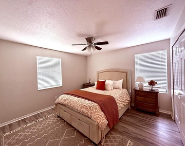 7218 N Highland Avenue - Photo Thumbnail 8