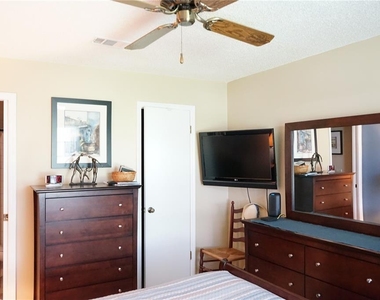 2102 Hereford Drive - Photo Thumbnail 10