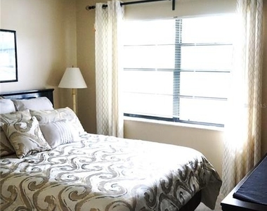 2102 Hereford Drive - Photo Thumbnail 14