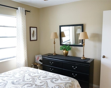 2102 Hereford Drive - Photo Thumbnail 16