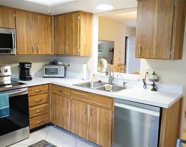2102 Hereford Drive - Photo Thumbnail 6