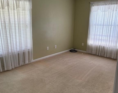 1134 S Pine Ridge Circle - Photo Thumbnail 10