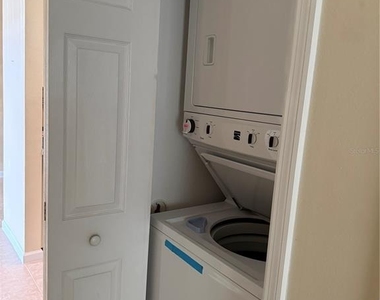 1134 S Pine Ridge Circle - Photo Thumbnail 9