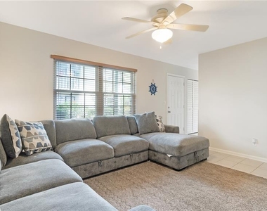 840 Center Avenue - Photo Thumbnail 12