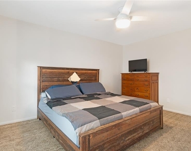 840 Center Avenue - Photo Thumbnail 14