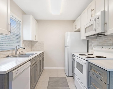 840 Center Avenue - Photo Thumbnail 8