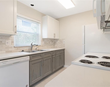 840 Center Avenue - Photo Thumbnail 9