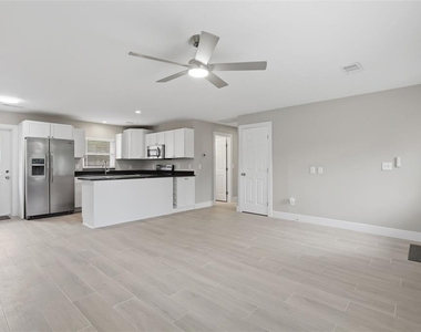 550 E Minnesota Avenue - Photo Thumbnail 31