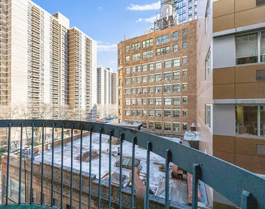 33 Gold Street - Photo Thumbnail 1