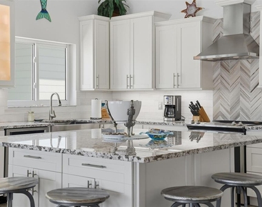 220 Mockingbird Street - Photo Thumbnail 6