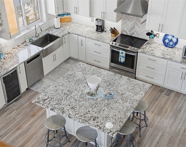 220 Mockingbird Street - Photo Thumbnail 8