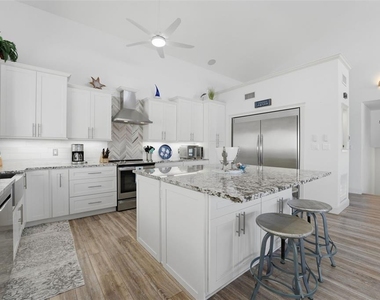 220 Mockingbird Street - Photo Thumbnail 12