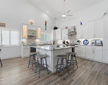 220 Mockingbird Street - Photo Thumbnail 4