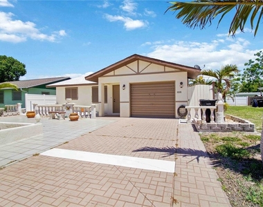 1028 Lillian Street - Photo Thumbnail 2