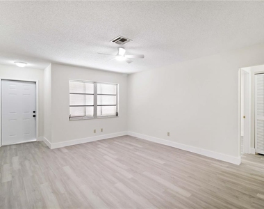 1028 Lillian Street - Photo Thumbnail 7