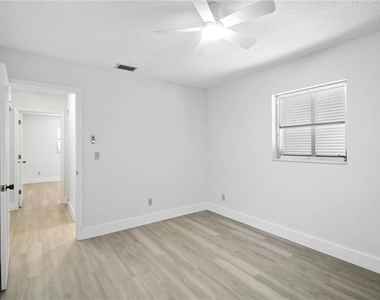 1028 Lillian Street - Photo Thumbnail 9