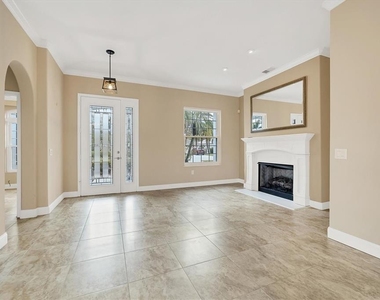 11709 Clubhouse Drive - Photo Thumbnail 7