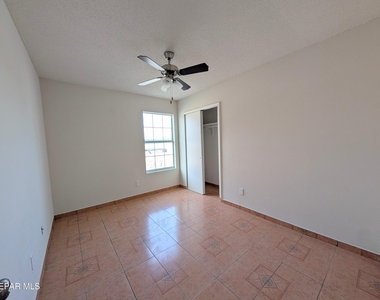 5857 W Valley Circle - Photo Thumbnail 15