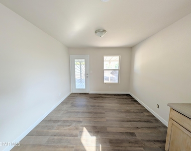 5857 W Valley Circle - Photo Thumbnail 9