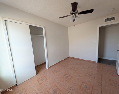 5857 W Valley Circle - Photo Thumbnail 16