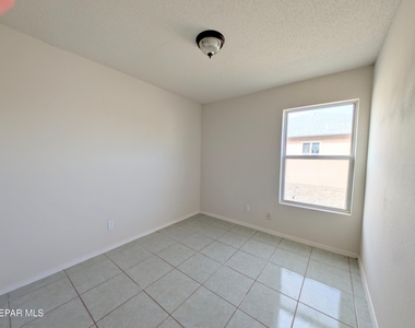 5857 W Valley Circle - Photo Thumbnail 17