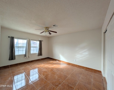 5857 W Valley Circle - Photo Thumbnail 22