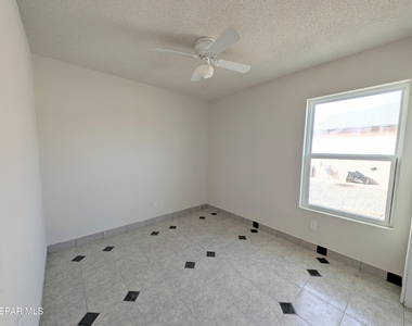 5857 W Valley Circle - Photo Thumbnail 19
