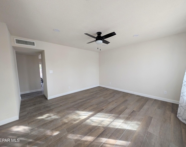 5857 W Valley Circle - Photo Thumbnail 5