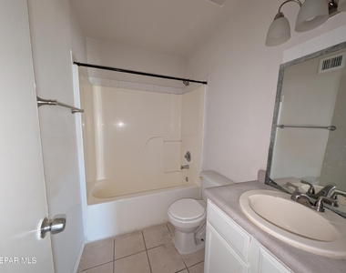 5857 W Valley Circle - Photo Thumbnail 21