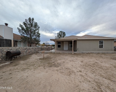 5857 W Valley Circle - Photo Thumbnail 2